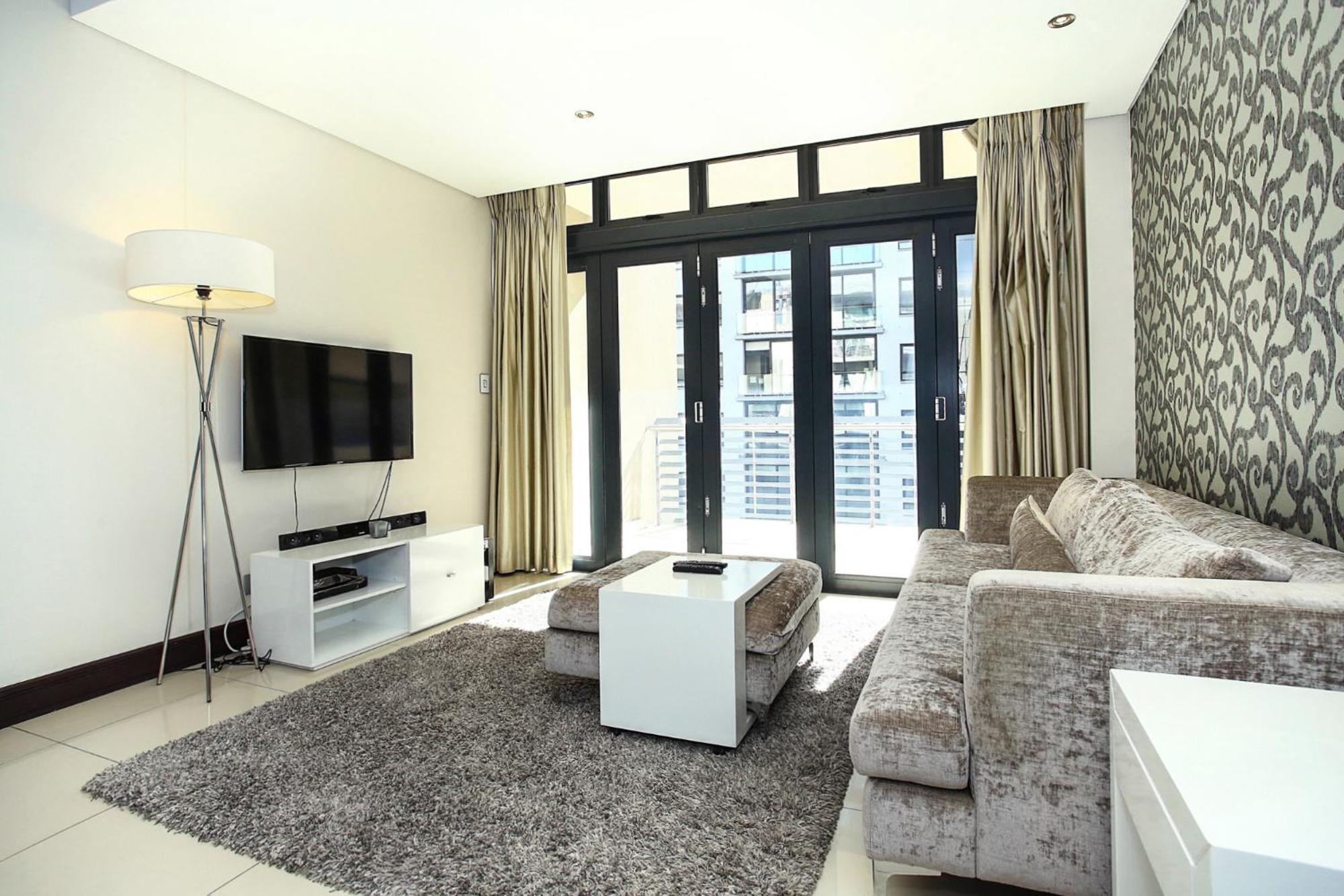 Melrose Arch Luxury Apartment - With Generator โจฮันเนสเบิร์ก ภายนอก รูปภาพ